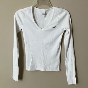 Hollister Women's Classic White V-Neck Long Sleeve Tee